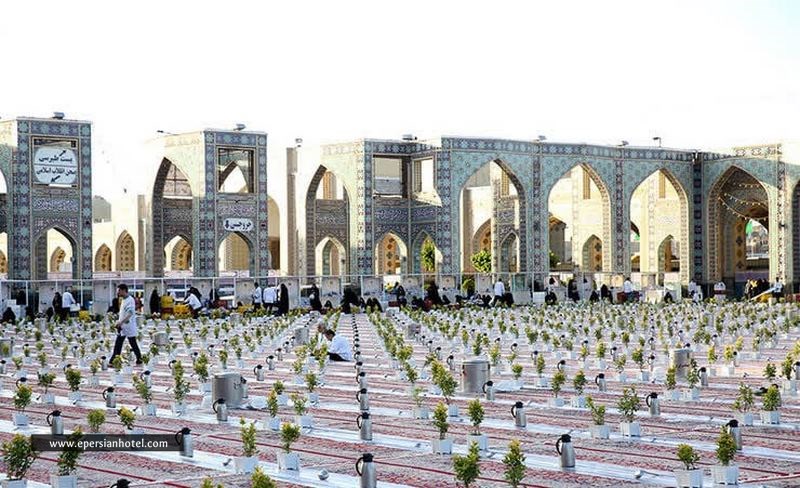 افطاری در صحن حرم امام رضا